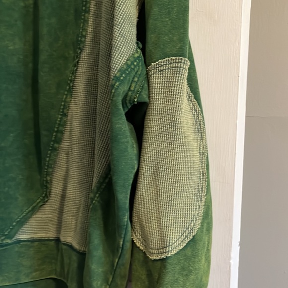NWT Plus Size 1X/2X Green Mineral Wash Sweatshirt - Picture 7 of 9